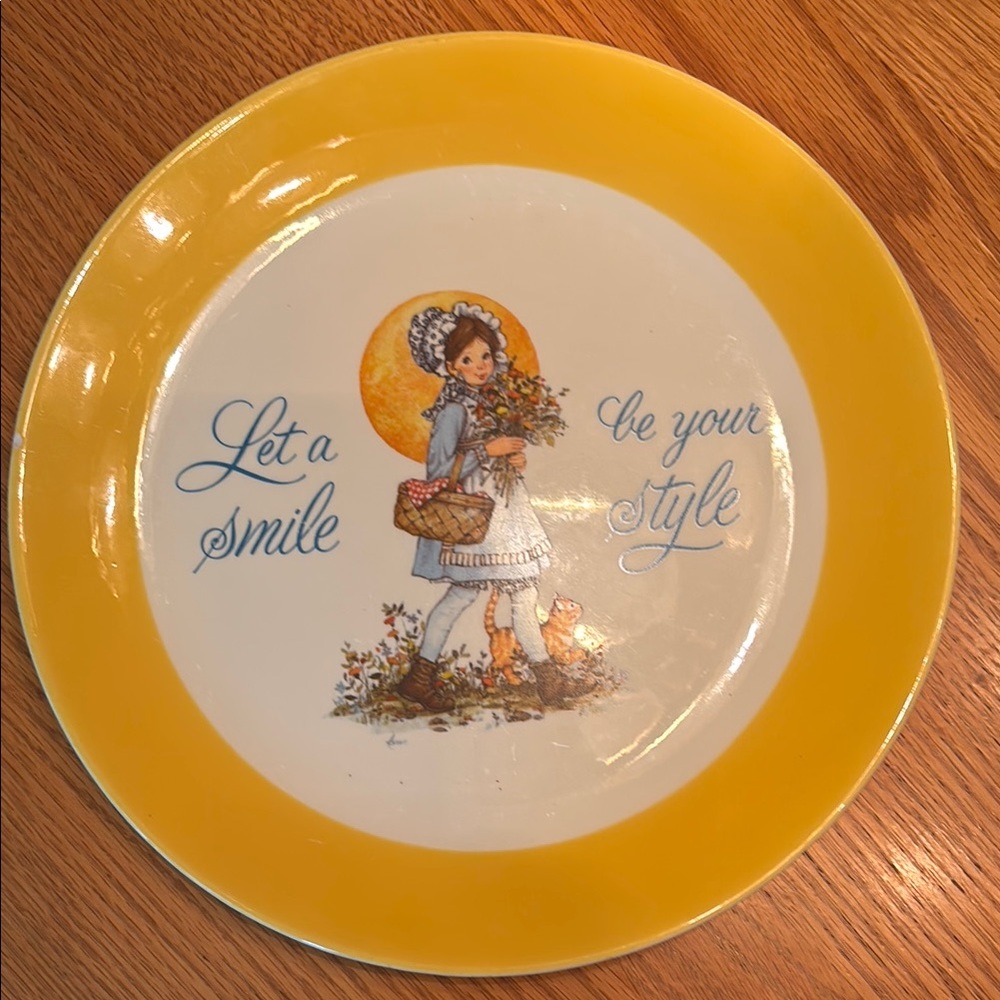 1973 Keepsake Limited Edition Yellow and White Ceramic Dinnerware Plate